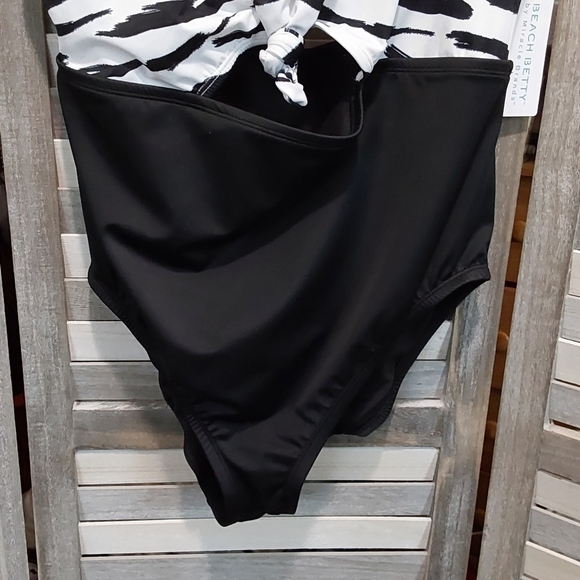 Slimming Control Tie-Front Cut Out One Piece Swimsuit | Beach Betty | Large - Picture 8 of 15